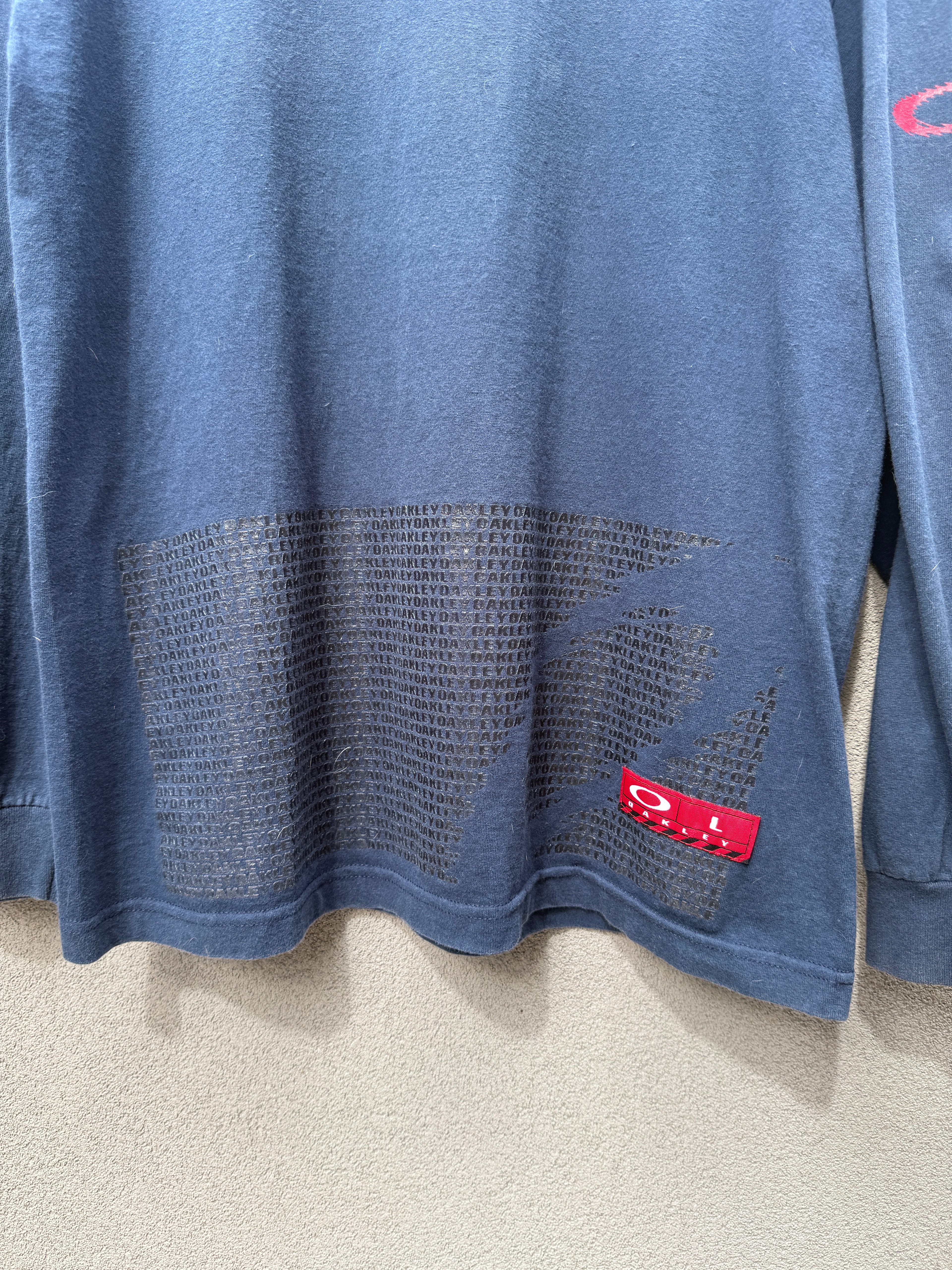 Vintage Oakley Long Sleeve - L