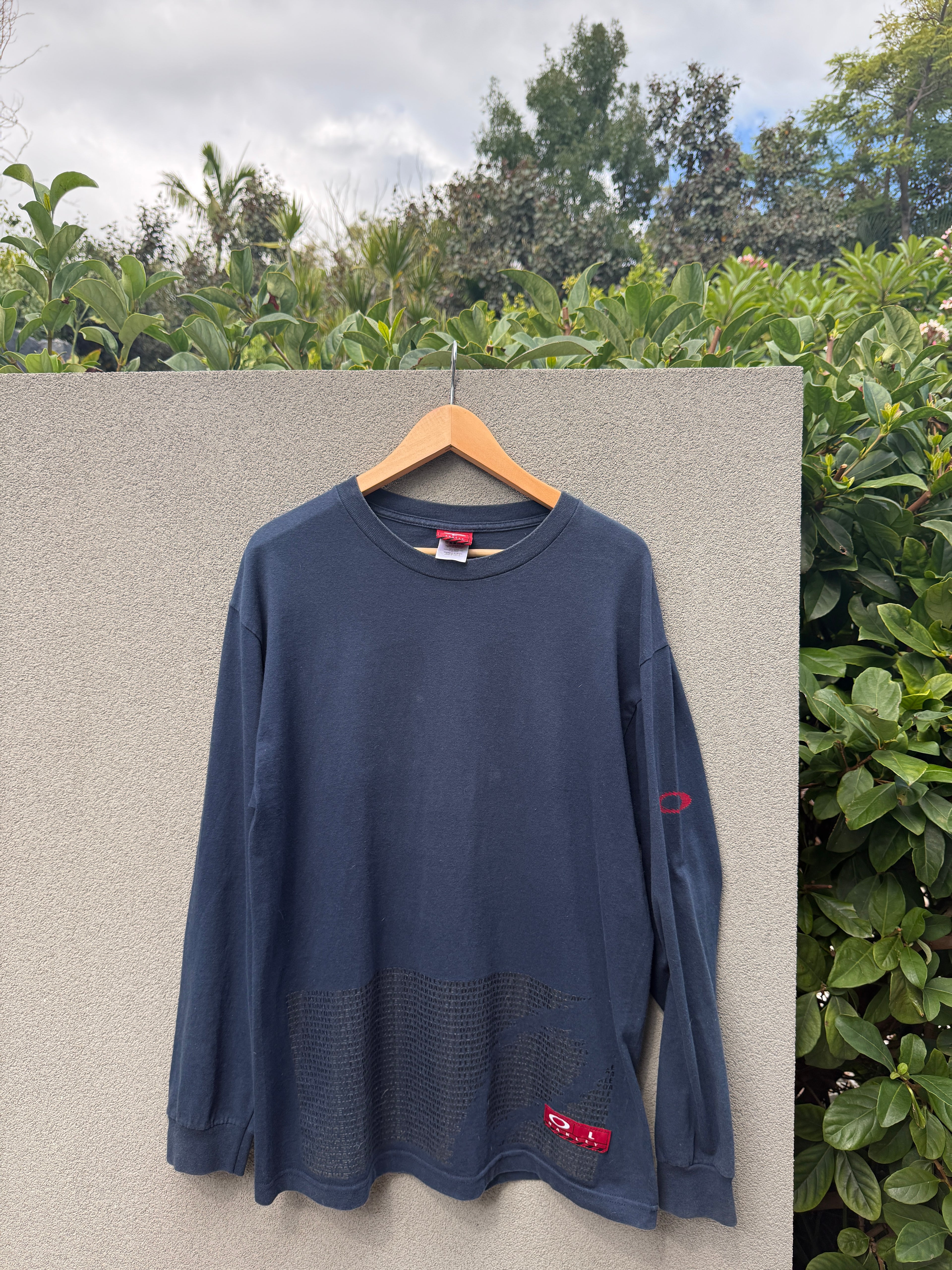 Vintage Oakley Long Sleeve - L