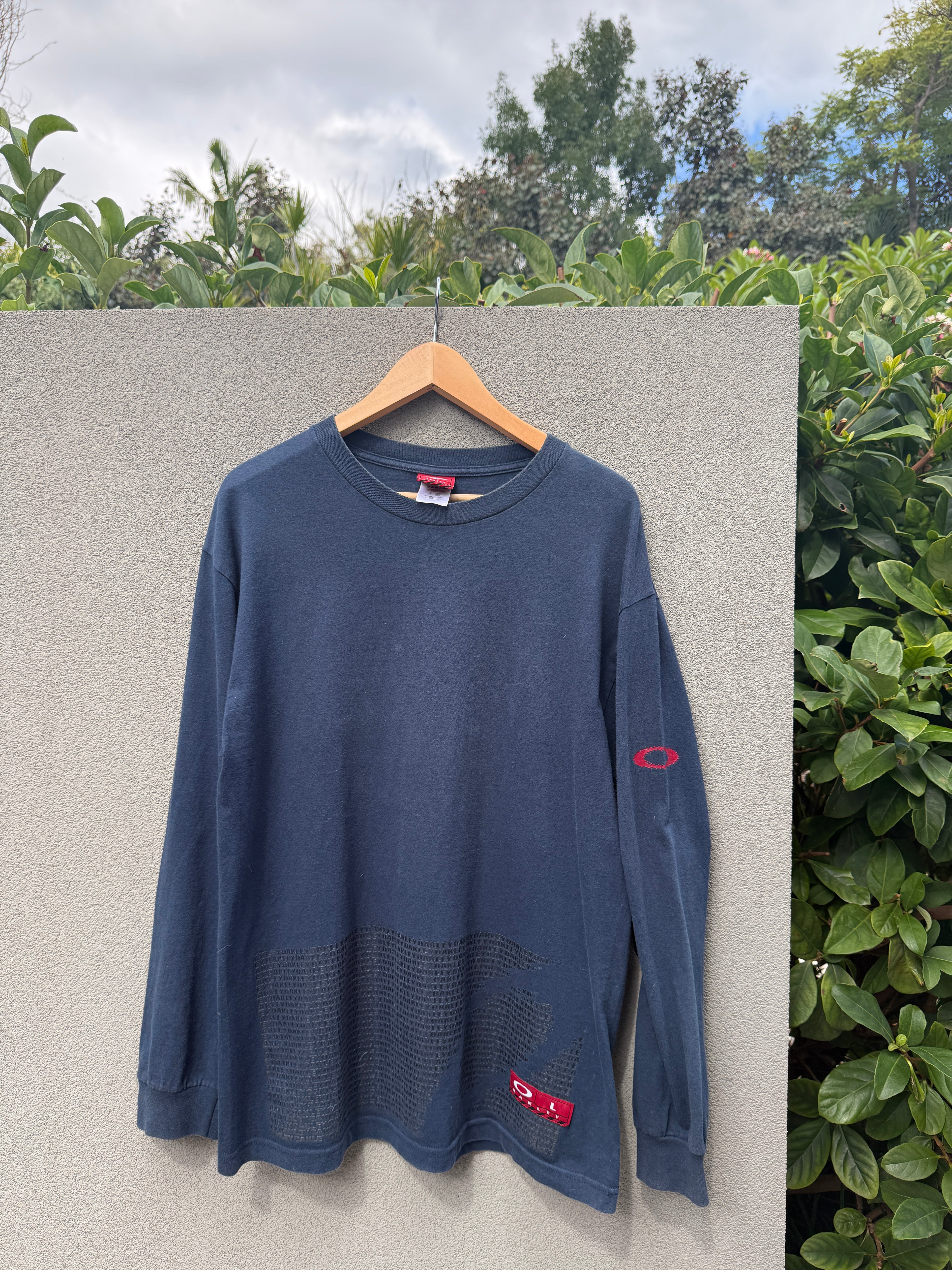 Vintage Oakley Long Sleeve - L