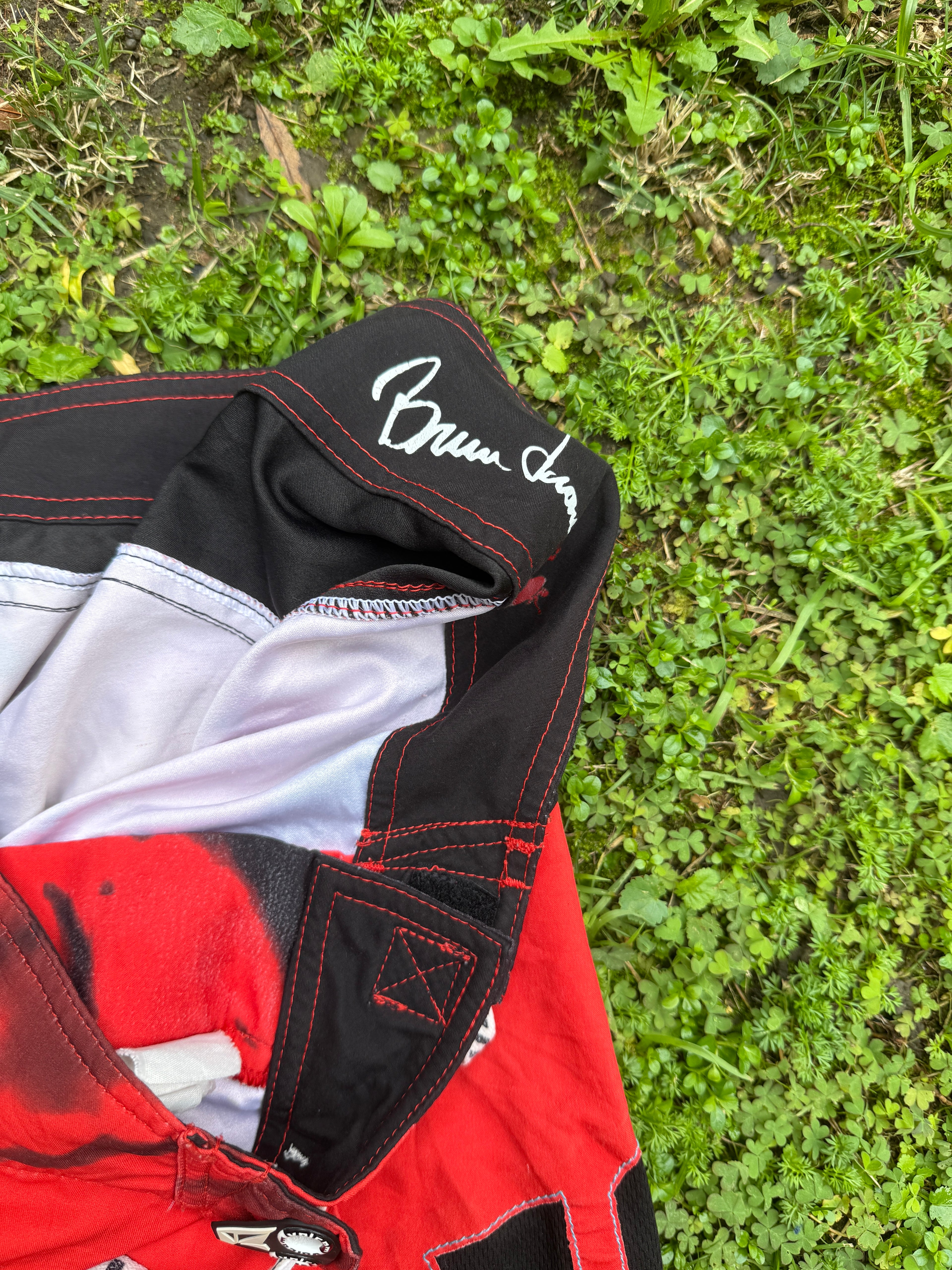 Bruce Iron Signature - 32