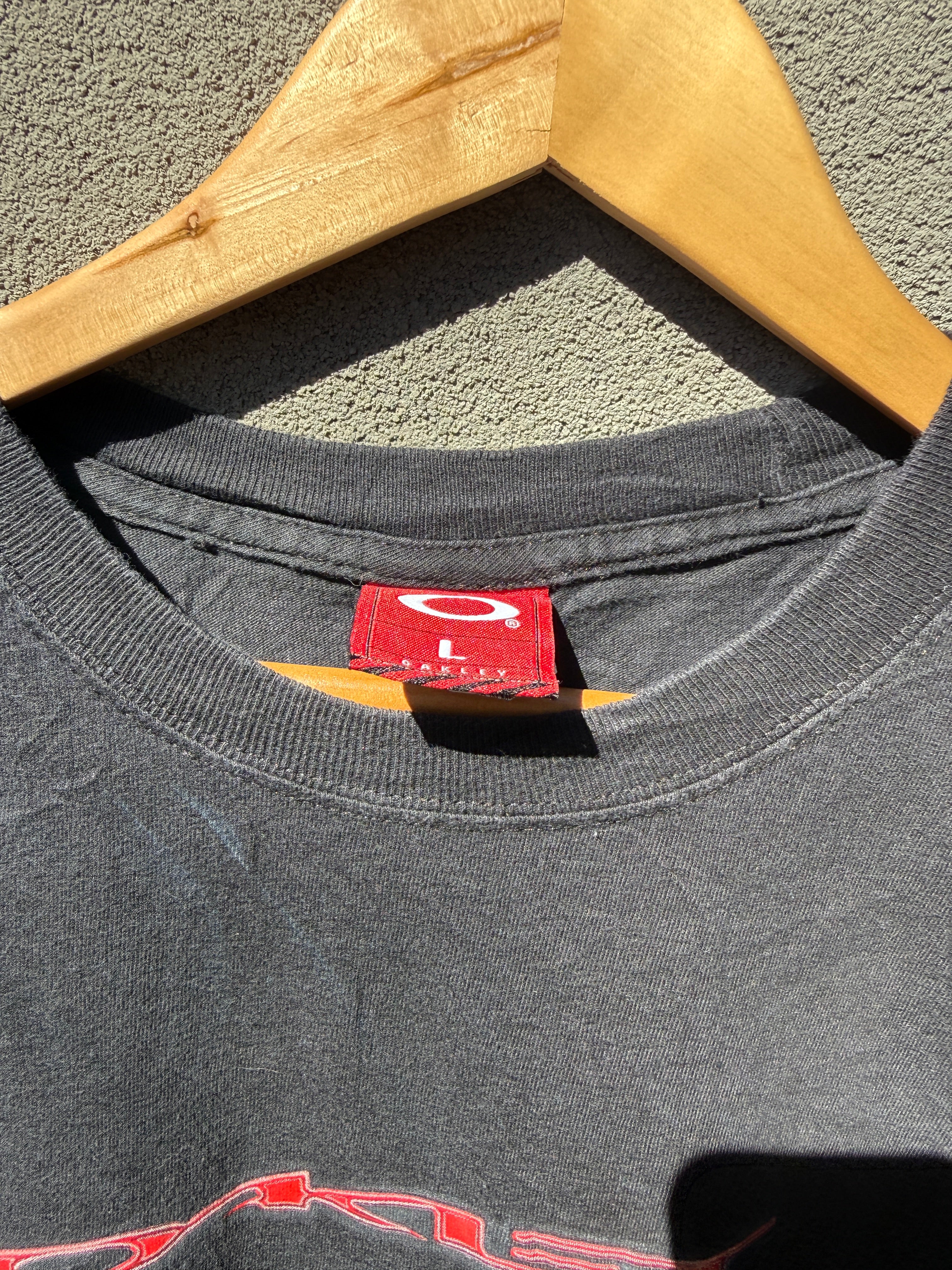 Vintage 90s Oakley TShirt - L